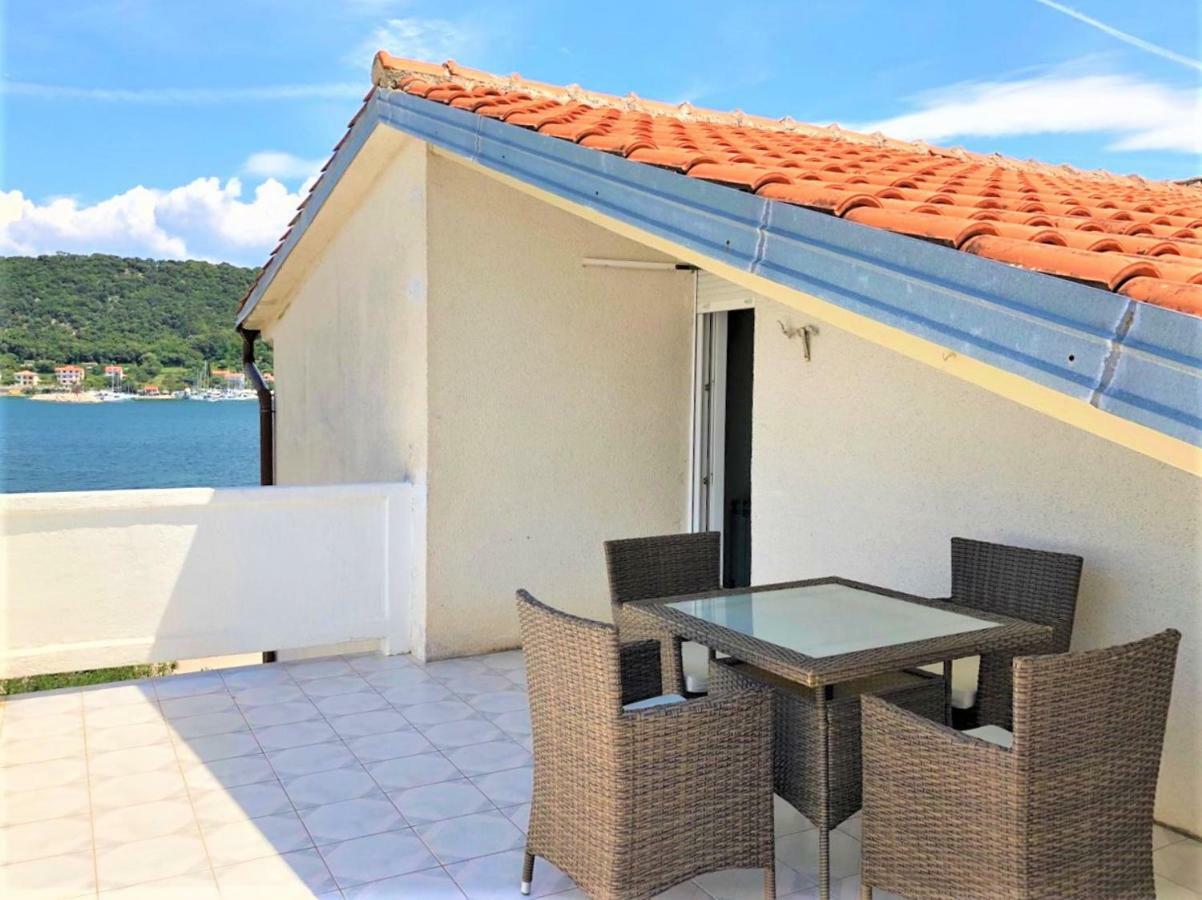 Apartments With Boat Mooring Marija Супетарска Драга Екстериор снимка