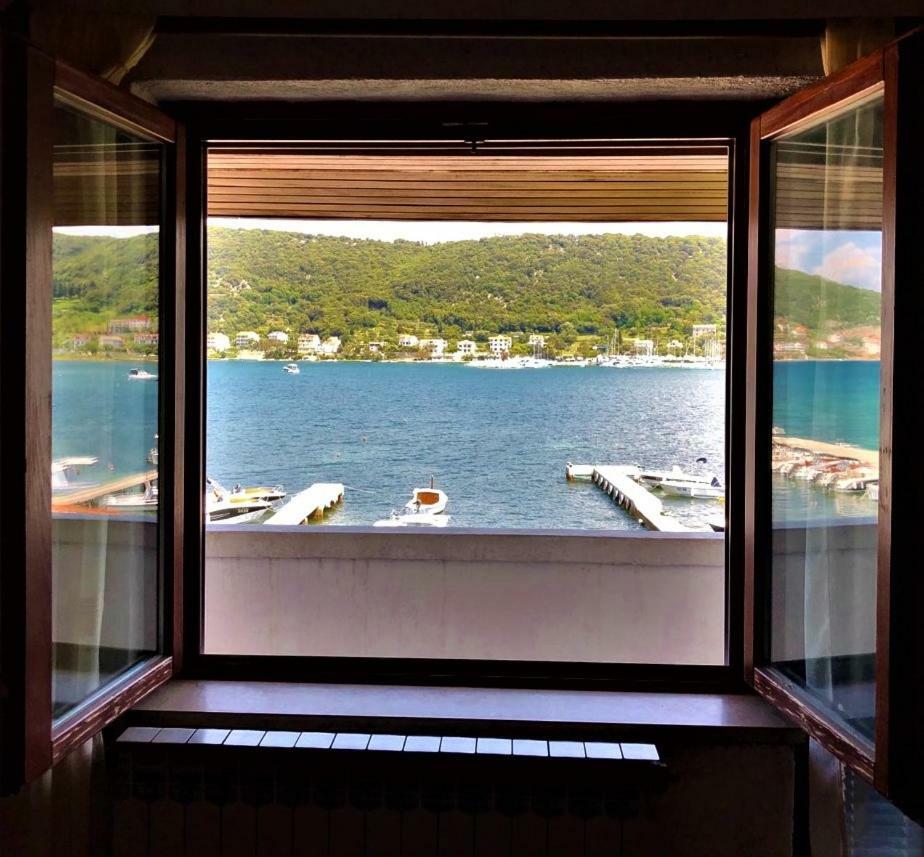 Apartments With Boat Mooring Marija Супетарска Драга Екстериор снимка