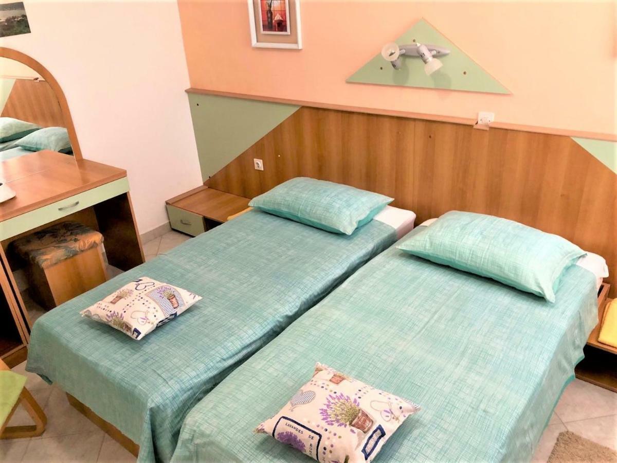 Apartments With Boat Mooring Marija Супетарска Драга Екстериор снимка