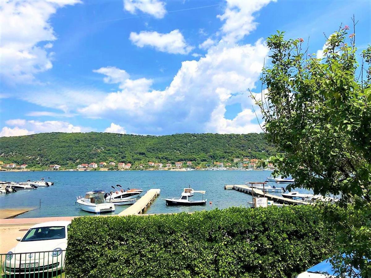 Apartments With Boat Mooring Marija Супетарска Драга Екстериор снимка