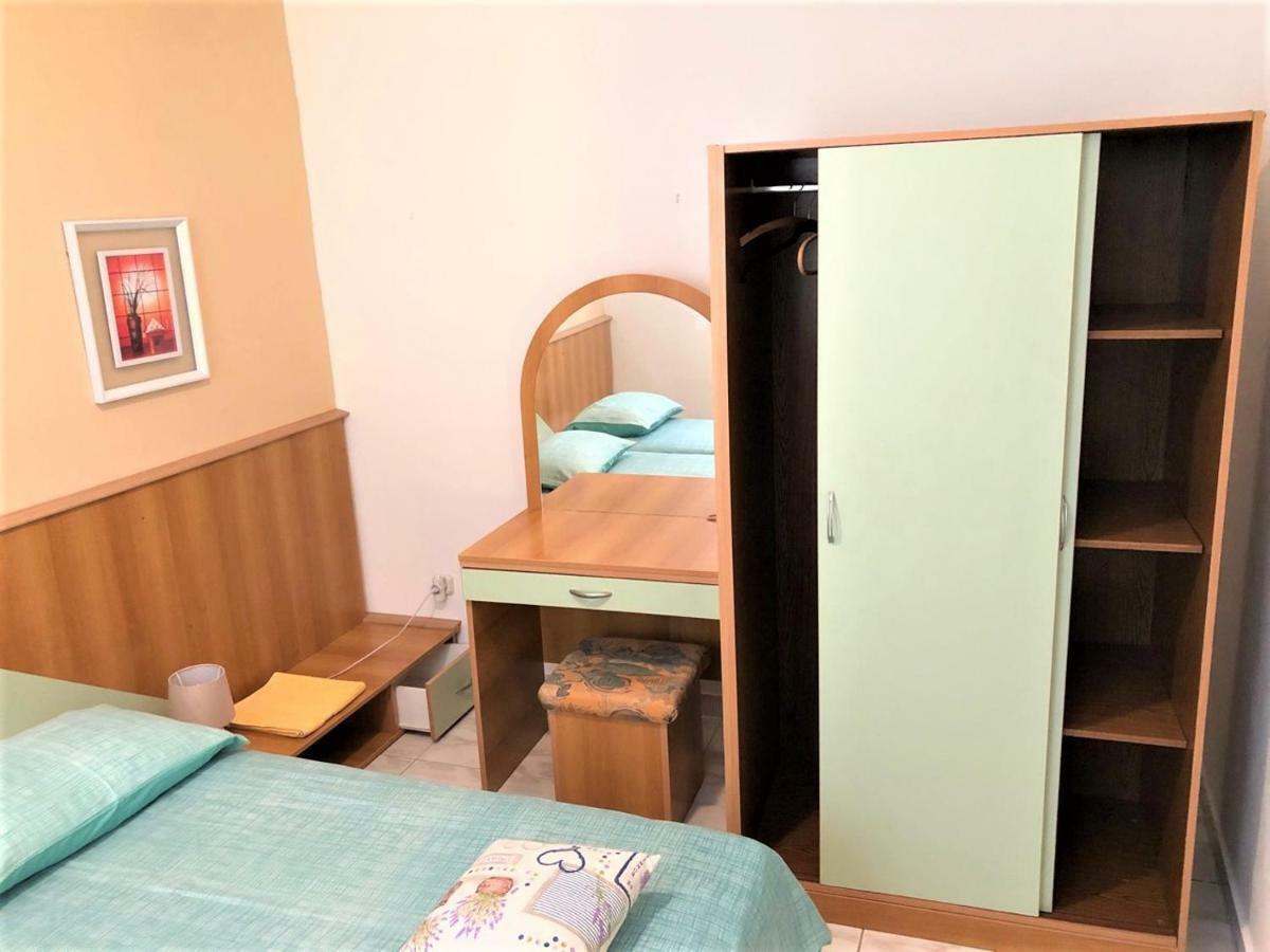 Apartments With Boat Mooring Marija Супетарска Драга Екстериор снимка