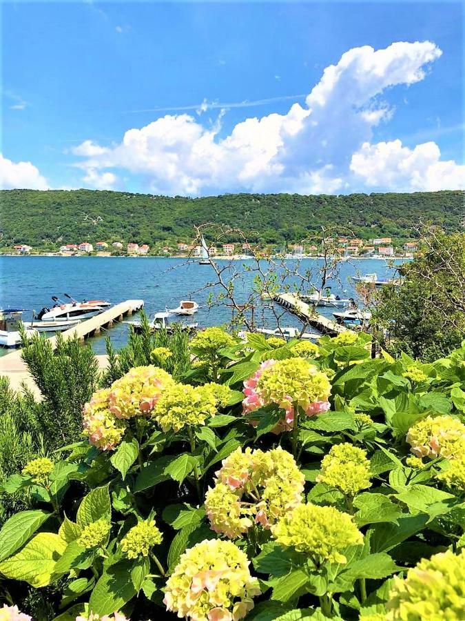 Apartments With Boat Mooring Marija Супетарска Драга Екстериор снимка