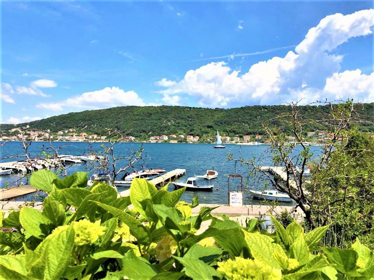 Apartments With Boat Mooring Marija Супетарска Драга Екстериор снимка