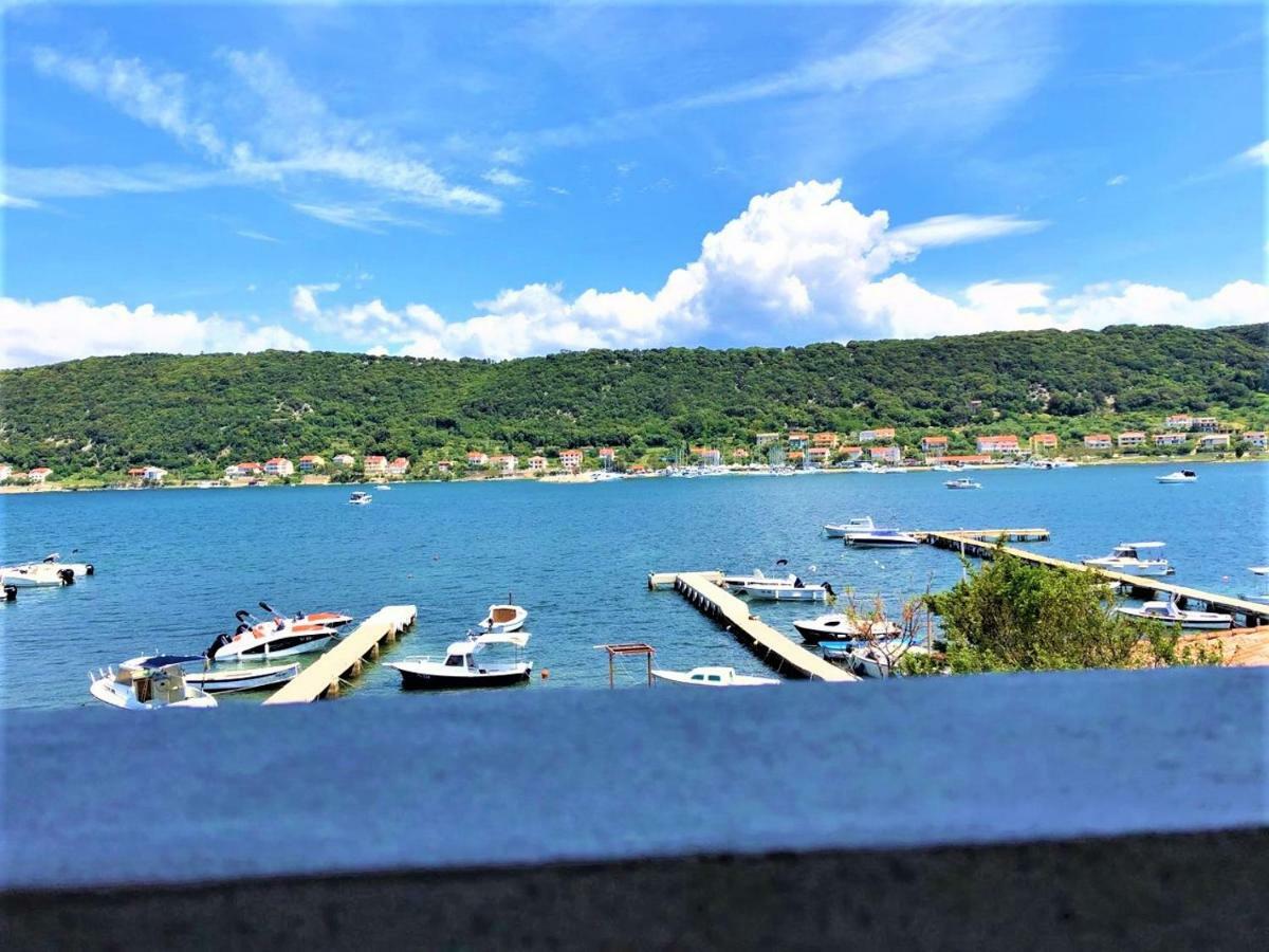 Apartments With Boat Mooring Marija Супетарска Драга Екстериор снимка